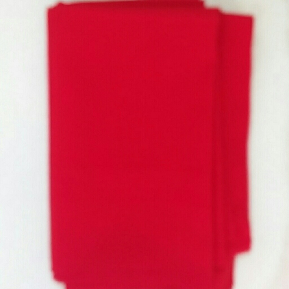 Red tablecloth - Picture 4 of 4